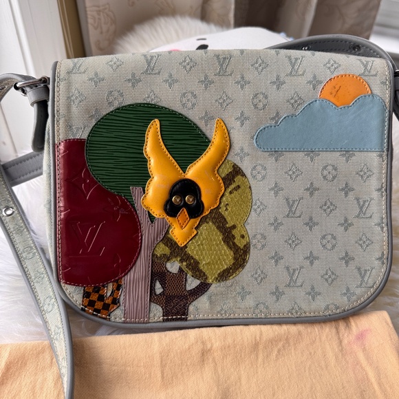 Authentic Louis Vuitton shoulder or crossbody conte de fees bag - Picture 3 of 3